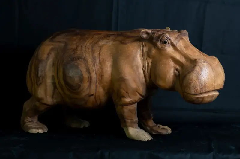 Product image 1 of the product “Hippopotamus, carved from Suar Wood. In the sizes from 80 to 100cm. ”